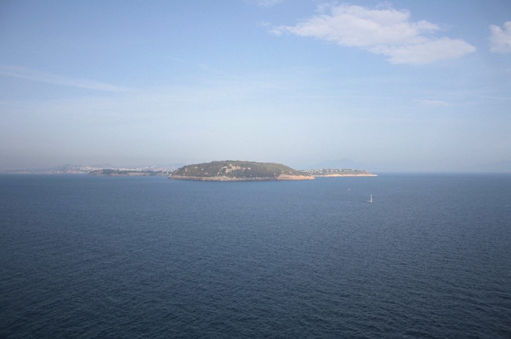 Ischia-e-il-castello-Aragonese