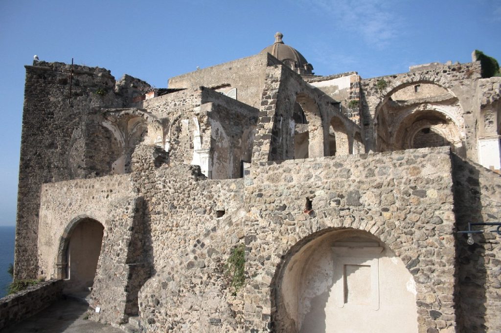 Ischia-e-il-Castello-Aragonese